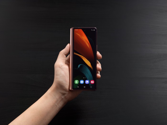 Das Galaxy Z Fold 2 kostet 1.950 Euro. (Bild: Samsung)